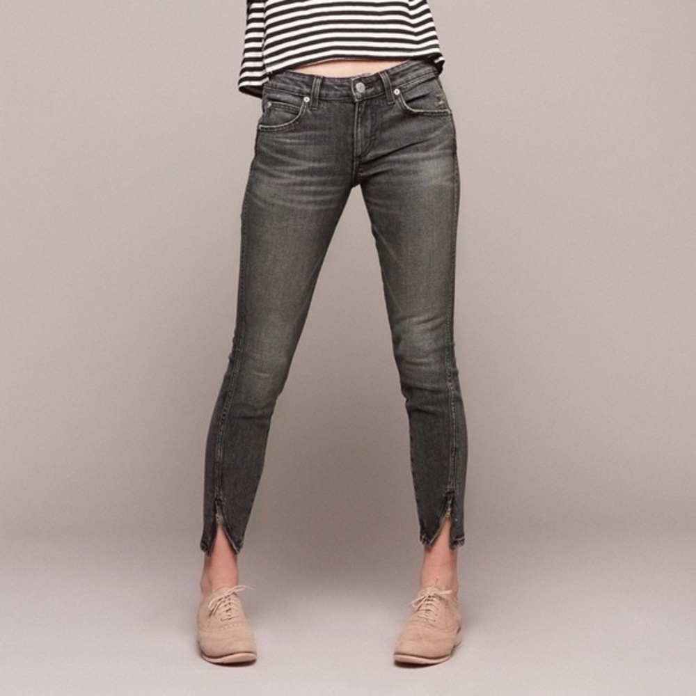 AMO Twist Zip Mid Rise Zipper Ankle Jeans in Smoke